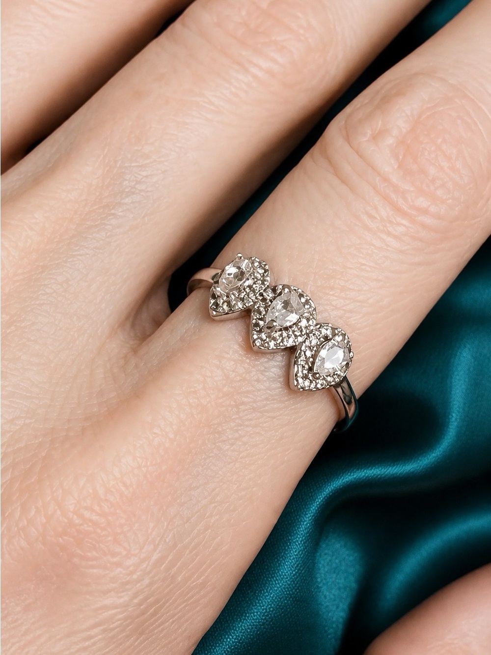 Genuine white sapphire ring, rhodium over 925 Sterling Silver setting.. NEW!